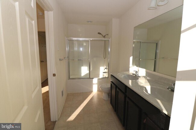 Foto del edificio - 52 Freeborn Ln