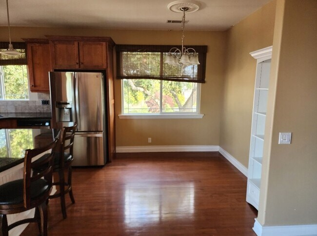 Foto del edificio - Large 3 bedroom 2 bath home in Montebello ...