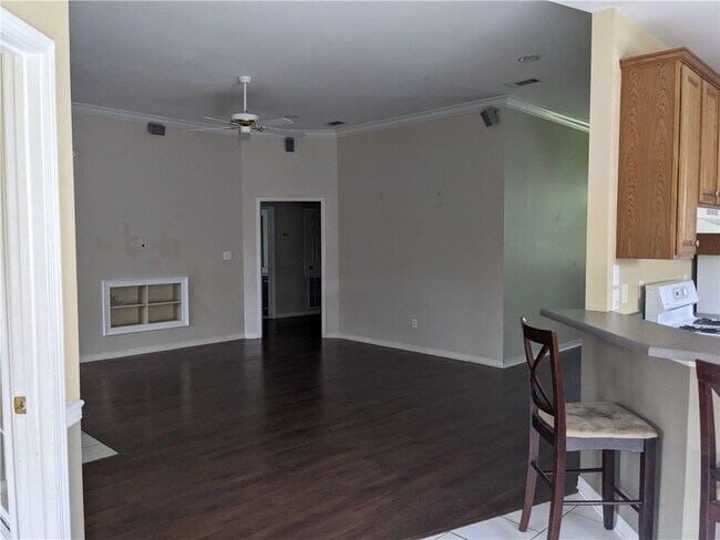 Building Photo - 1355 Amber Glen
