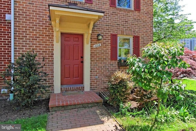 Building Photo - 1024 N Monroe St