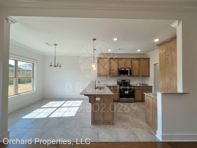 Foto del edificio - 4 br, 2 bath House - 963 Sugar Pine St.