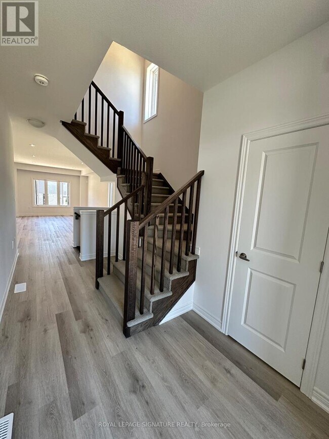 Building Photo - 448 Blackburn Dr