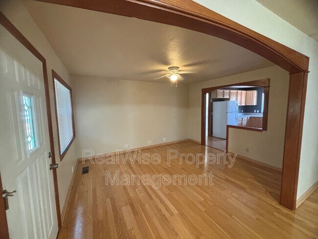 Building Photo - 1437 Grove St