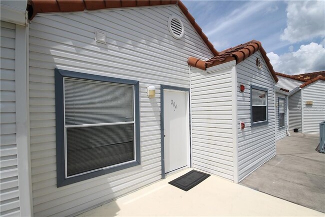 Building Photo - 2520 Woodgate Blvd