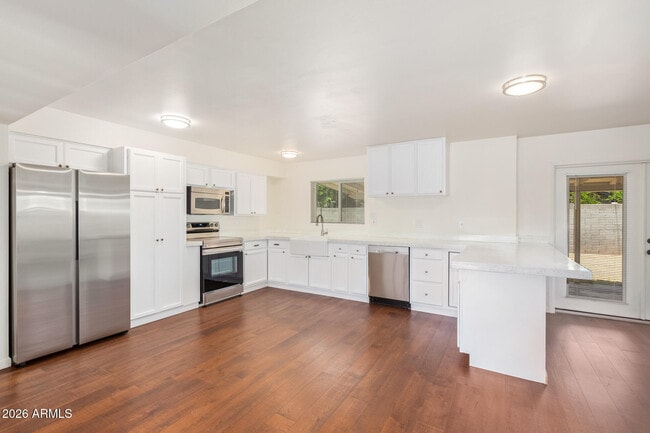 Building Photo - 108 W Balboa Dr