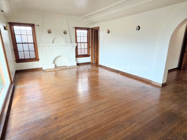 Building Photo - 2068 San Francisco Ave