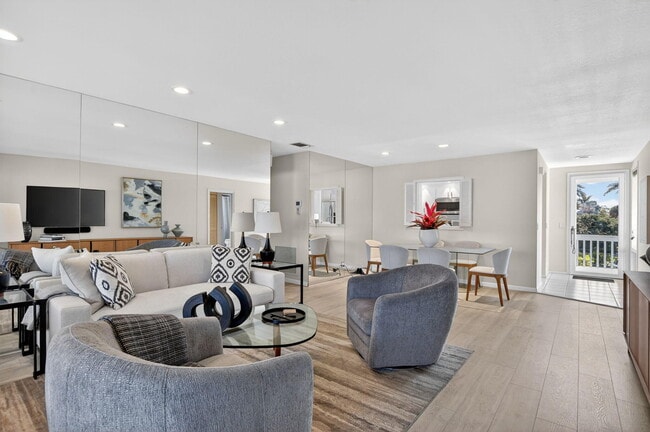 Building Photo - 19811 Boca W Dr