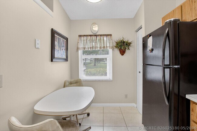 Foto del edificio - 8697 Sunbird Pl