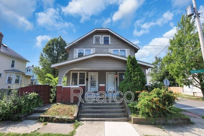 Building Photo - 463 Reinhard Ave