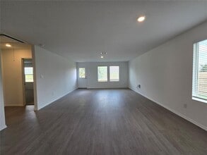 Building Photo - 12920 Eastland Dr