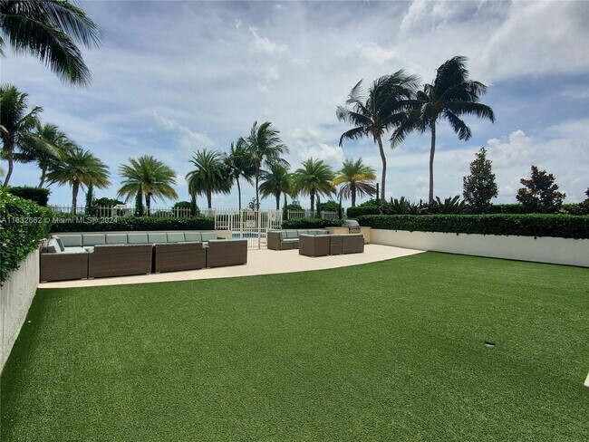 Foto del edificio - 3000 Coral Way