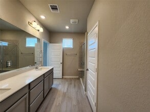 Building Photo - 1513 Lakeline Oak Dr