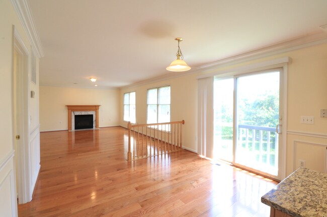 Foto del edificio - 5 BD + 3.5 Bath Bright & Beautiful Colonia...