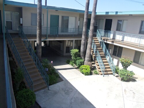 Building Photo - 9553 Flower St