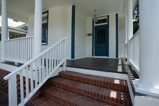 Building Photo - 410 3rd St