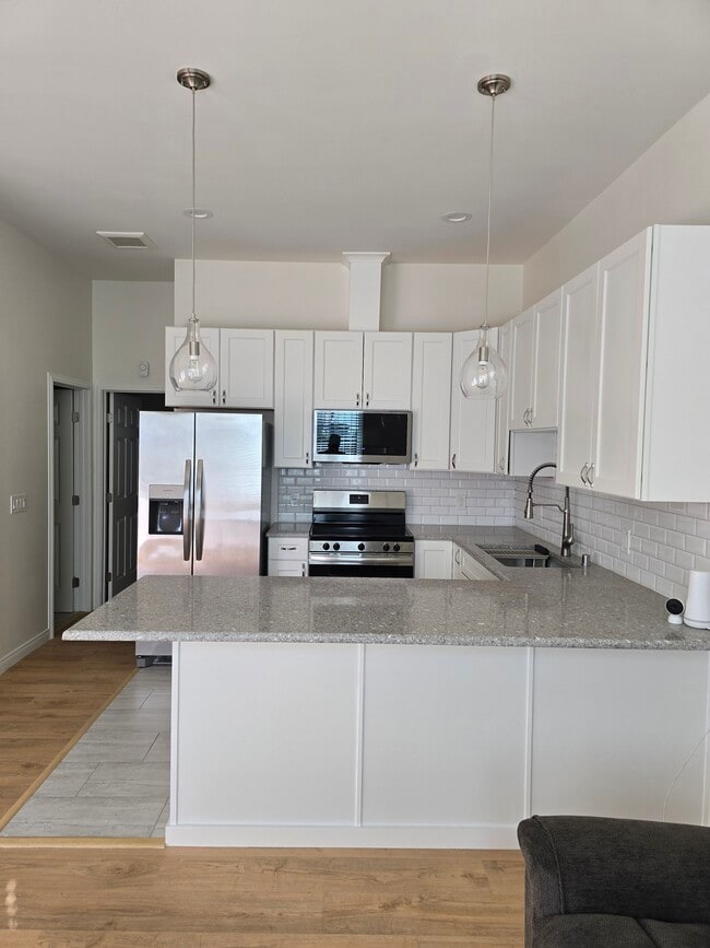 Building Photo - 4386 Marlborough Ave