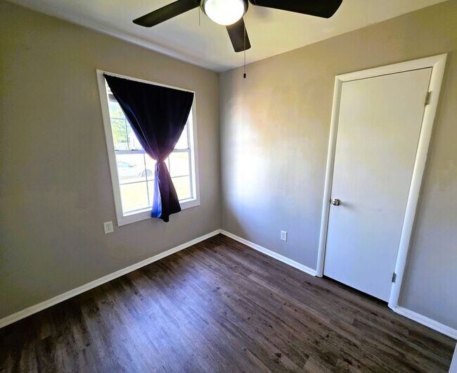 Foto del edificio - Charming 3-Bedroom Del City Home with a Spacious Backyard