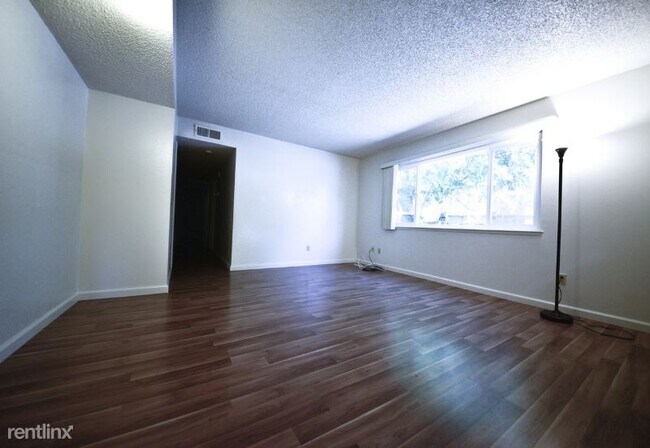 Foto del edificio - 4851 Cowell Blvd