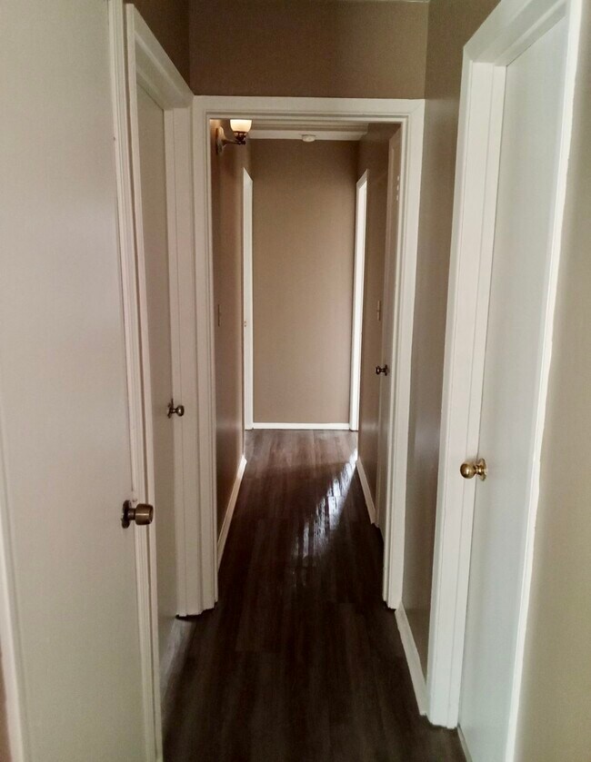 Foto del edificio - 501 Wynhurst Ct