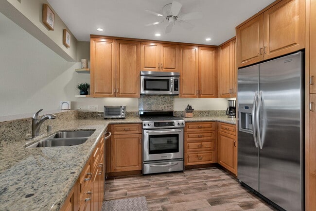 Building Photo - 41220 Woodhaven Dr E