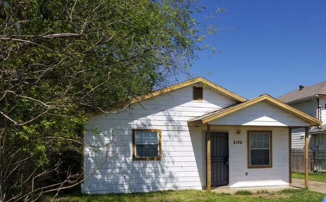 Foto del edificio - 5125 Chapman St