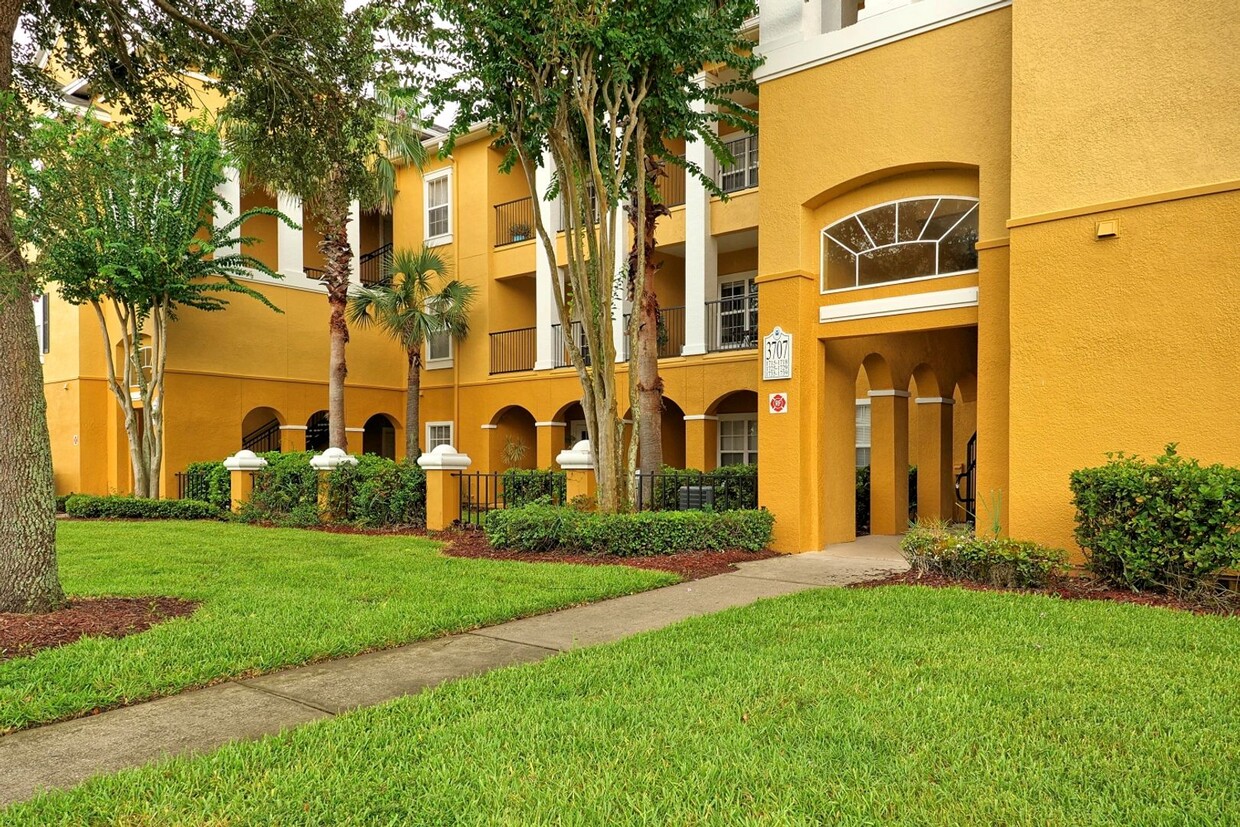 Foto principal - Nice 2 bed / 2 bath at Mosaic at Millenia!