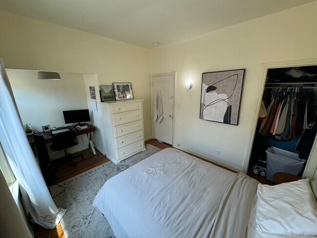 Foto del edificio - 4105 Clayton Ave