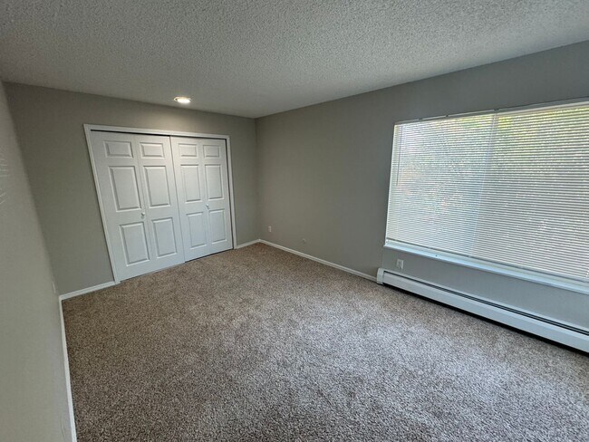 Building Photo - Newly Renovated 2 Bedroom, 1.5 Bathroom To...