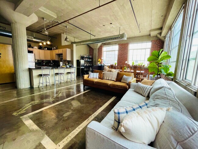 Living Room - 2029 Wyandotte St