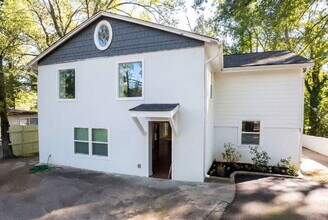 Building Photo - 226 Polar Rock Rd SW
