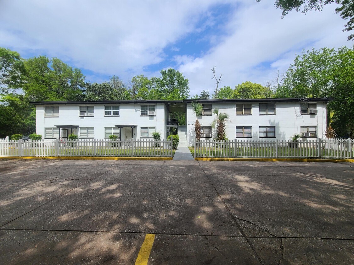 Primary Photo - 640 Detroit St