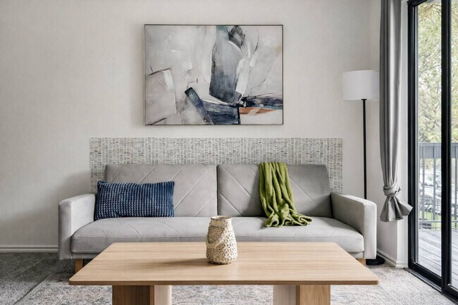 Foto del edificio - 1071 Clayton Ln