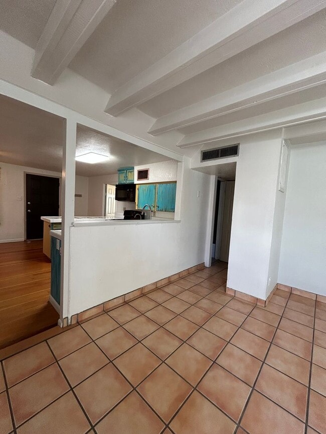 Foto del edificio - Beautiful 2 Bedroom 1 Bath / Washer & Dryer Included / Large Yard!