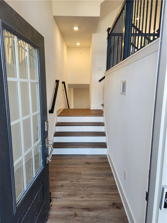 Foto del edificio - 404 Brodie Dr