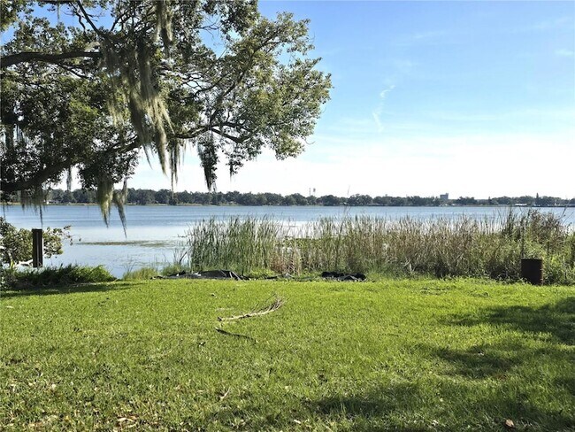 Foto del edificio - 309 Lake Dale Drive Unit