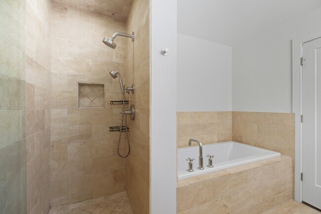 Foto del edificio - 525 W Superior St