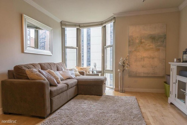 Foto del edificio - 1 br, 1 bath Condo - 1300 N Sutton Pl