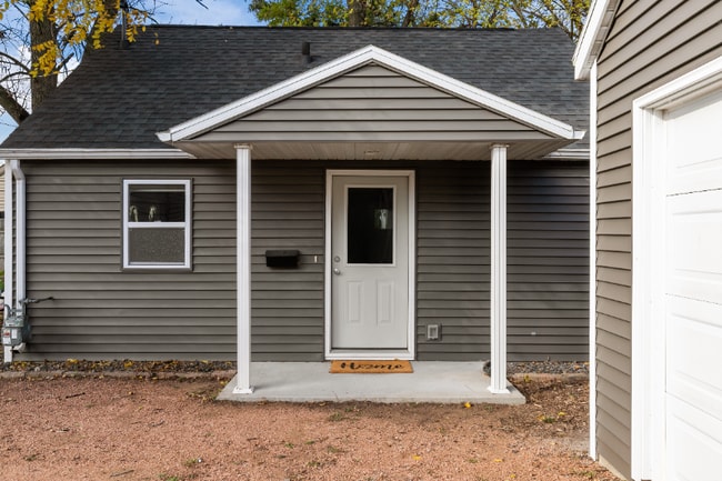 Building Photo - 1004 W Kamps Ave