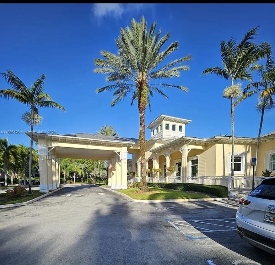 Foto principal - 2610 NE 3rd Dr