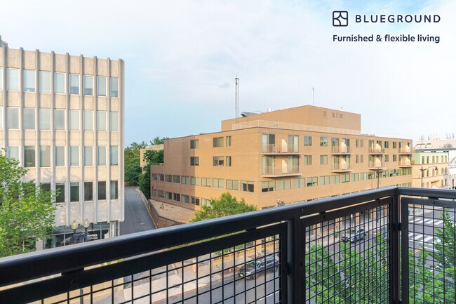 Foto del edificio - 2210 Wisconsin Ave NW