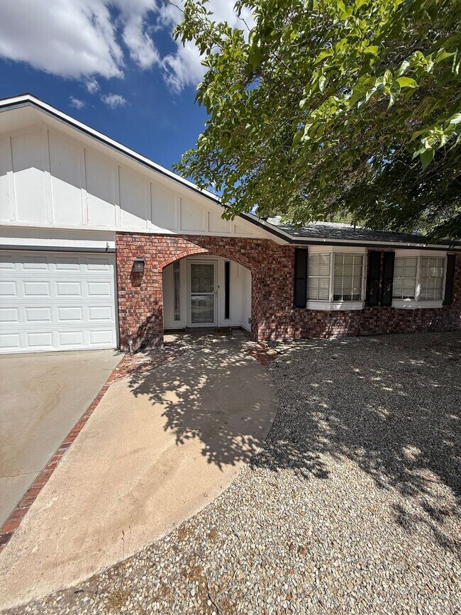 Foto del edificio - Charming 3-bedroom, 2-bath home in Las Cruces