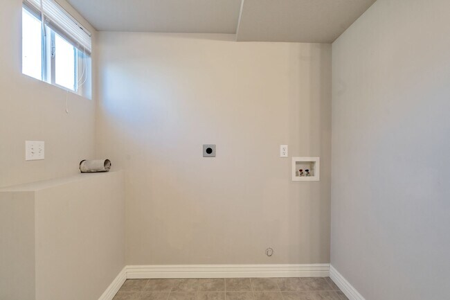 Foto del edificio - Amazing Pet Friendly 4 Bed 2 Bath Clearfie...