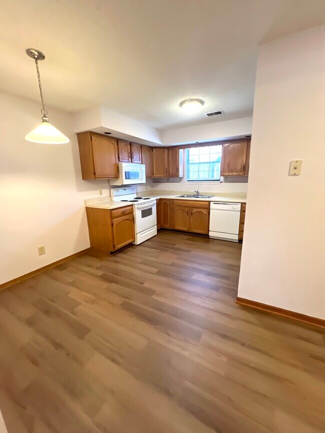 Foto del edificio - 10207 E 63rd Ter