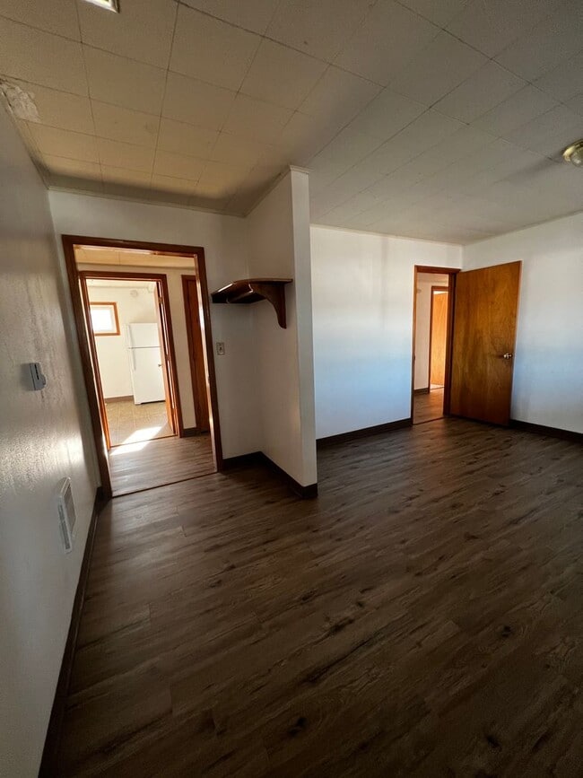 Building Photo - 802-806 Queen Ave SE