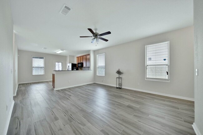 Foto del edificio - 2619 Skyview Silver Dr