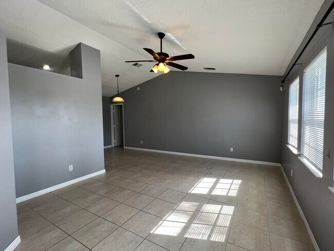 Foto del edificio - 1841 SW Angelico Ln