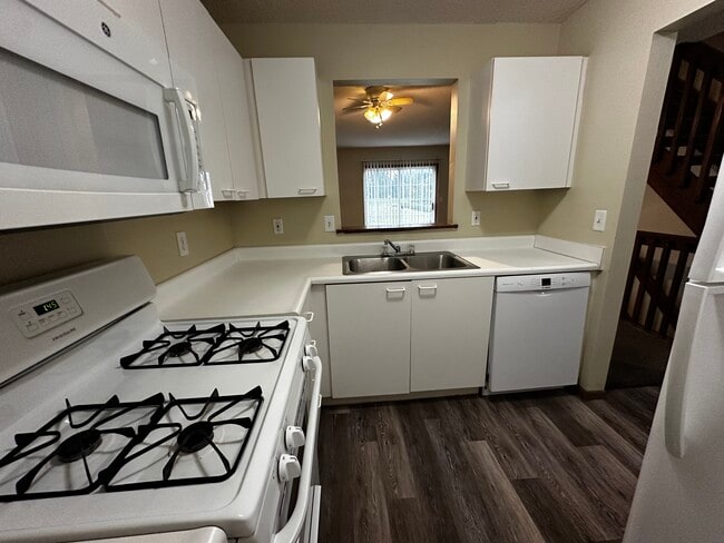 Foto del edificio - 1732 Bennigan Dr