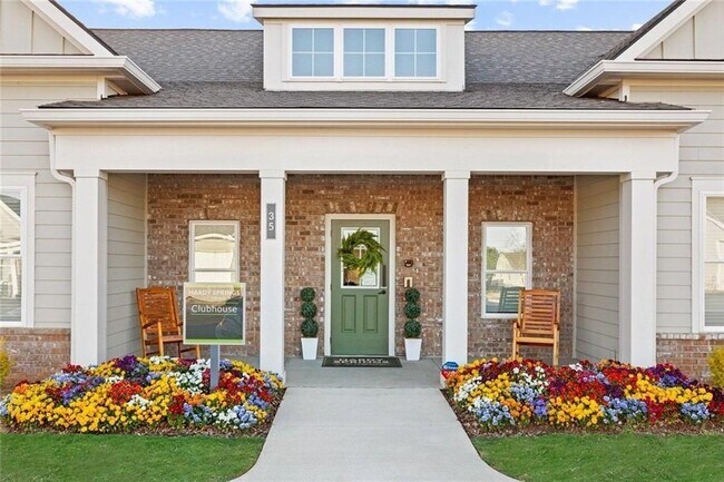 Foto del edificio - 705 Charles Hardy Pkwy