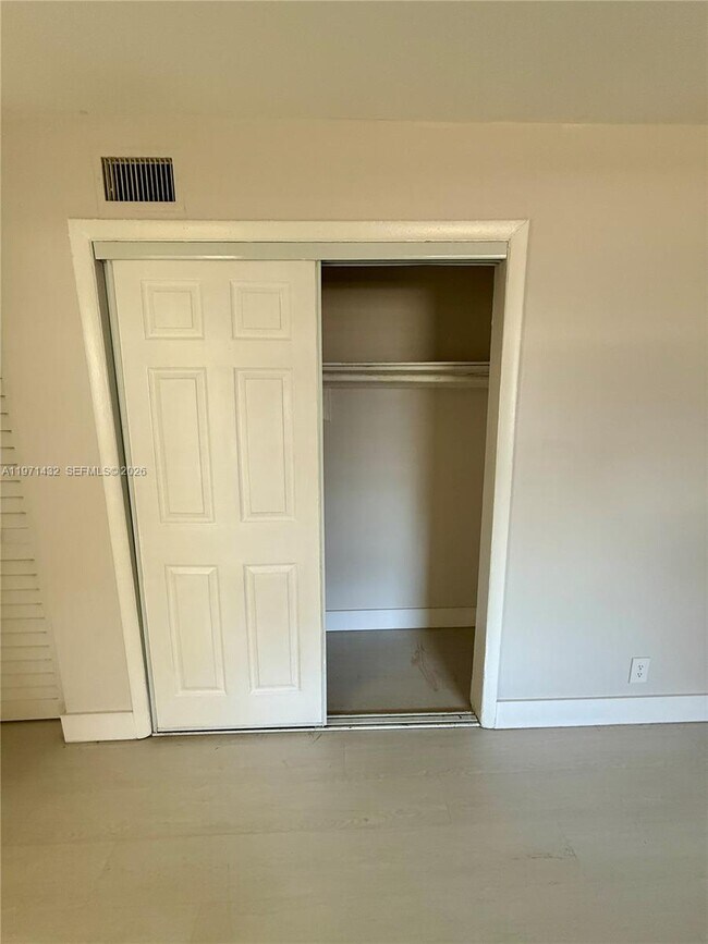 Foto del edificio - 921 SW 74th Terrace