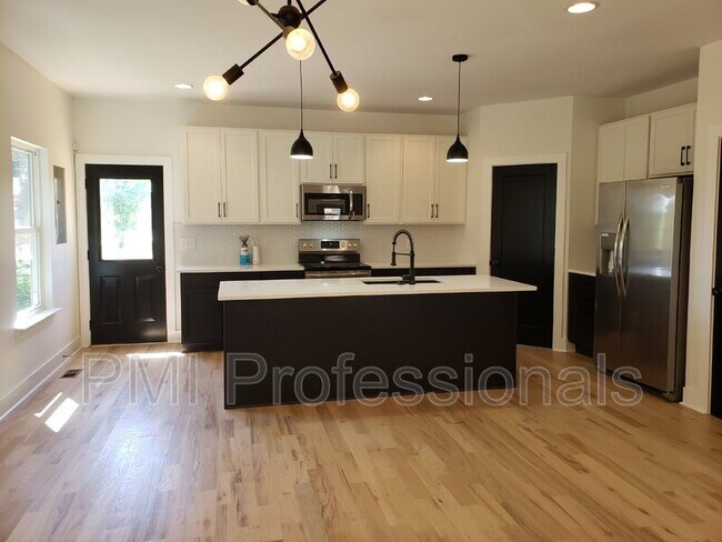 Building Photo - 215 Eisenhower Dr
